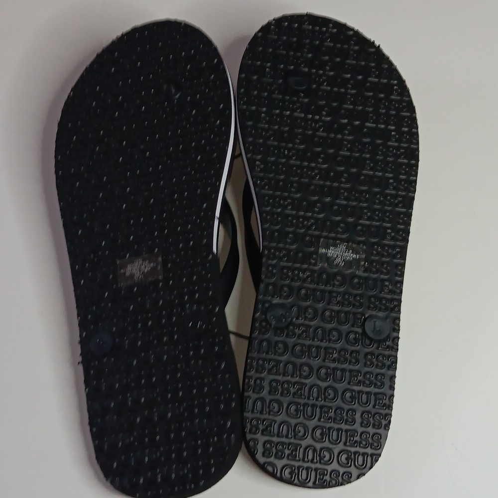 Guess Flip Flops - Picture 3 of 3